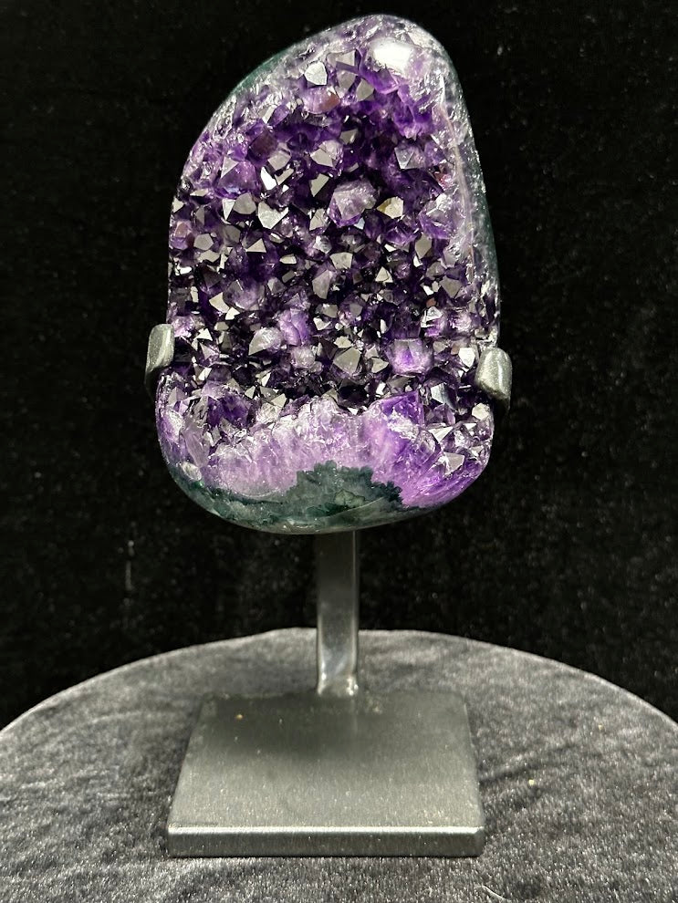 E-Uruguay Amethyst With Custom Stand