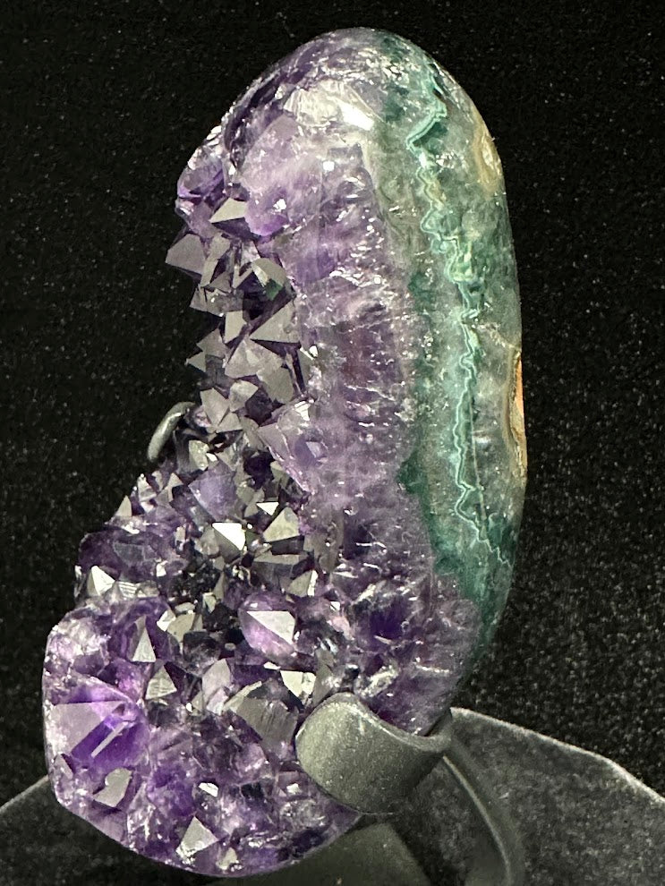 E-Uruguay Amethyst With Custom Stand
