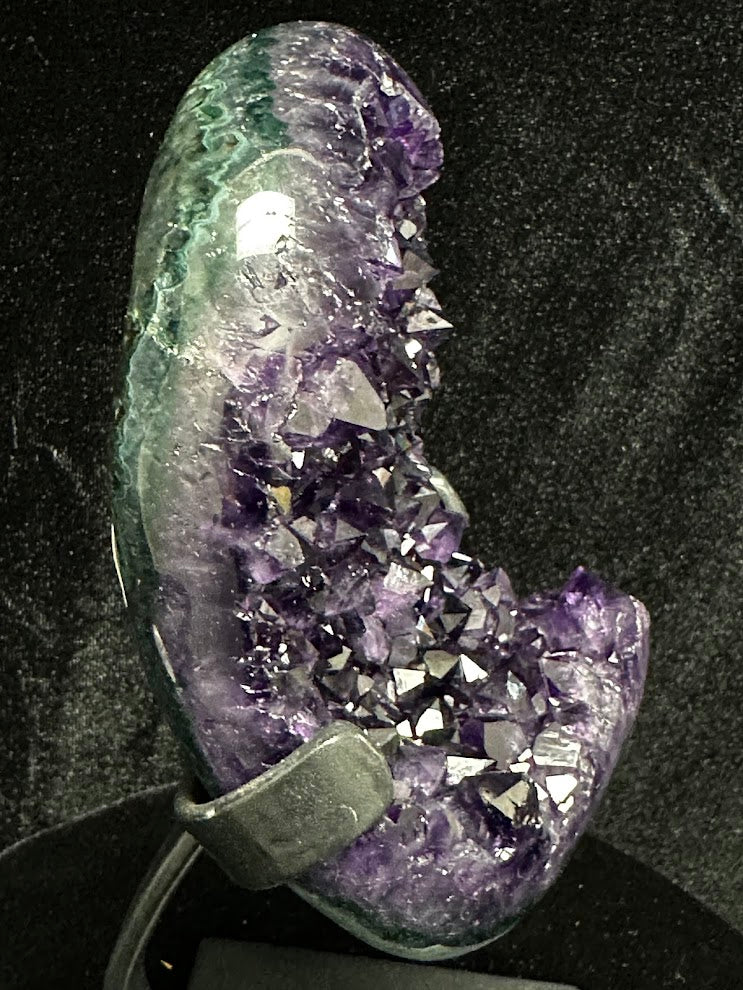 E-Uruguay Amethyst With Custom Stand